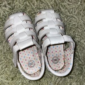 girls closed toe sandals